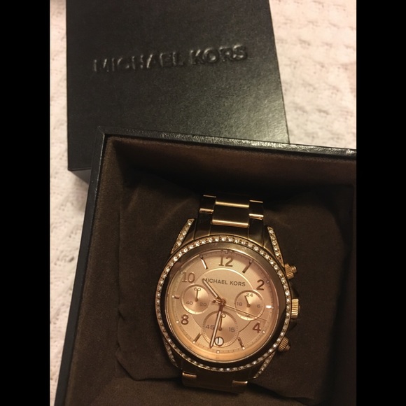 Michael Kors Rose Gold Watch - Picture 6 of 7